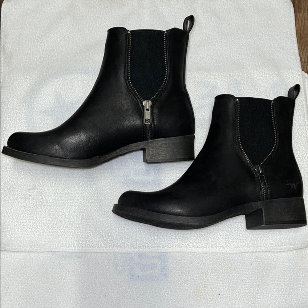 Black Rocket Dog Boots -Size 6
